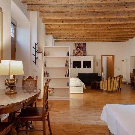 Zola, Charme E Vista Nel Cuore Di Triëst Buitenkant foto