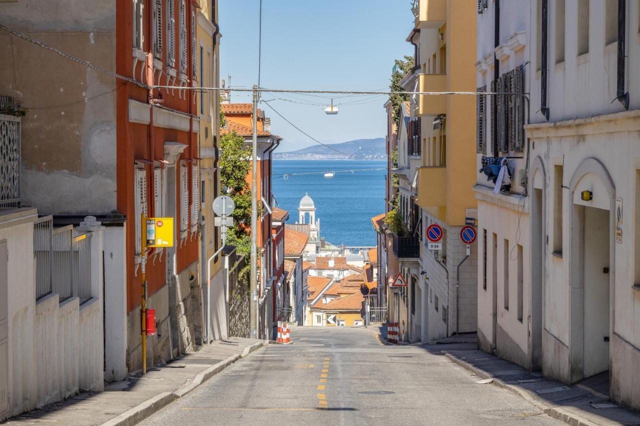 Zola, Charme E Vista Nel Cuore Di Triëst Buitenkant foto