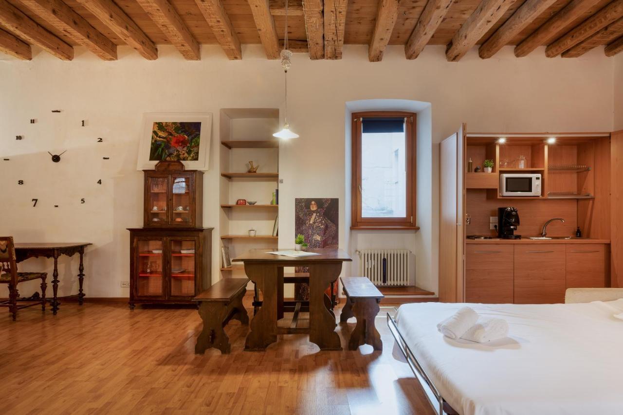Zola, Charme E Vista Nel Cuore Di Triëst Buitenkant foto